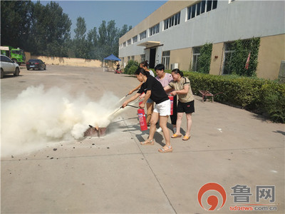 德州市經(jīng)開區(qū)宋官屯街道開展&ldquo;防火災保平安&rdquo;消防演練活動進十二里莊工業(yè)園